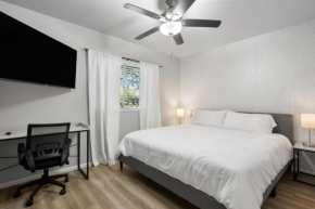Modern 2B1B Hideaway in Old Town